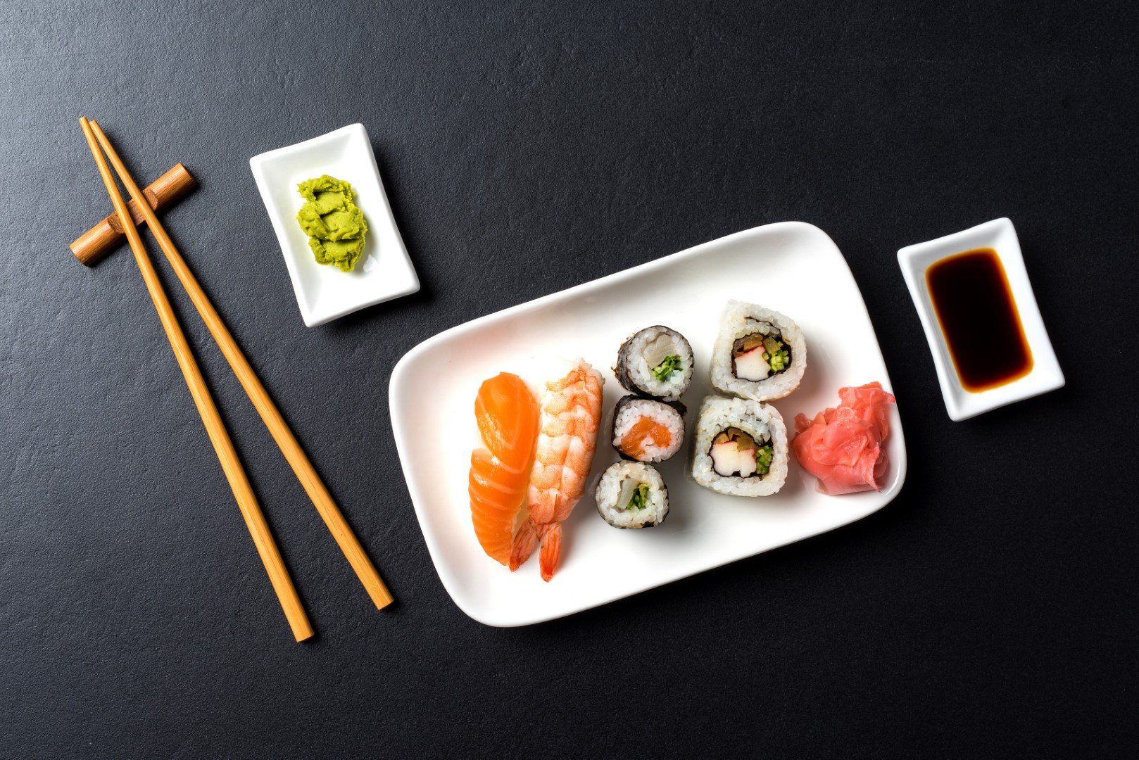 Sushi bestellen mit liebe zubereitet
